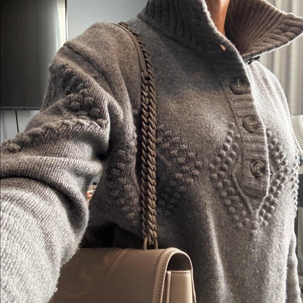 Tory Burch Fleming convertible in matte Grey Heron Quilted leather. Shoulder Bag - Picture 14 of 16